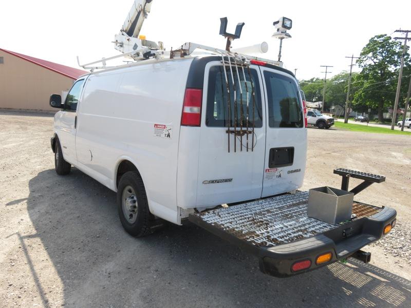 2006 Chevy G3500 Bucket Van