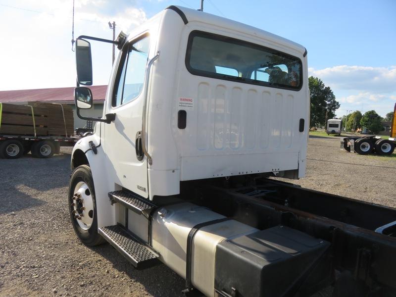 2007 Freightliner M2106 Cab & Chassis