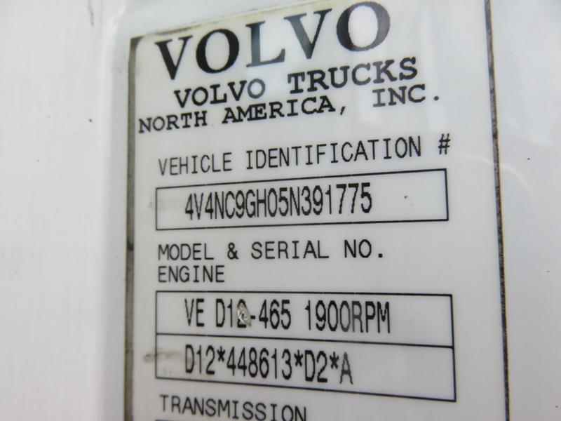 2005 Volvo VNL Daycab