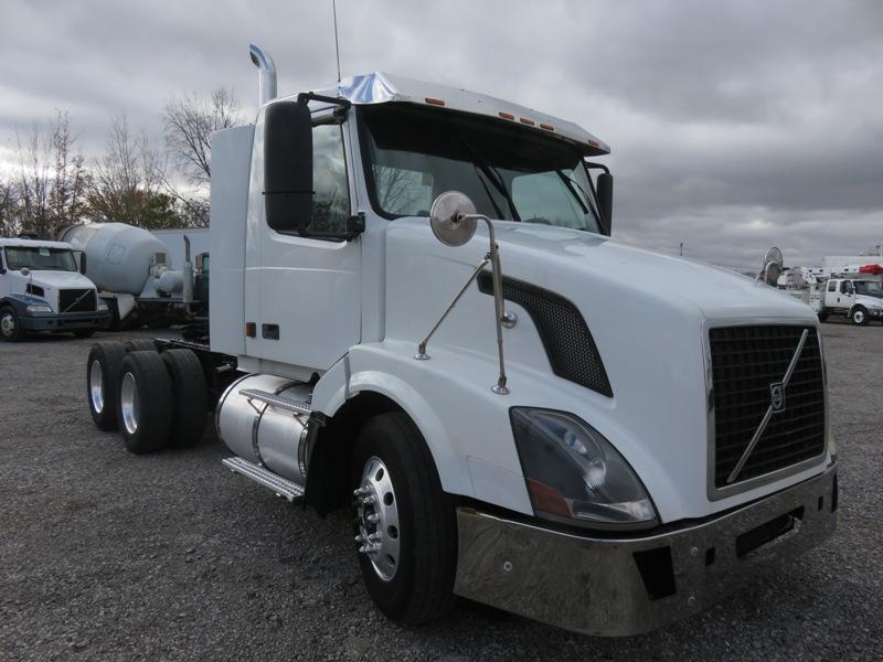 2005 Volvo VNL Daycab