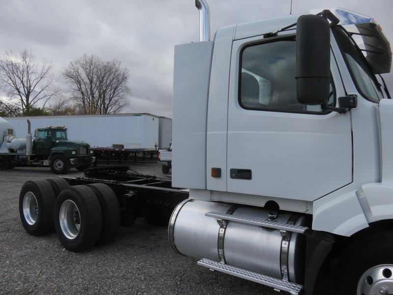 2005 Volvo VNL Daycab