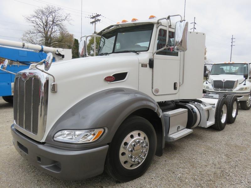 2013 Peterbilt 386 Daycab