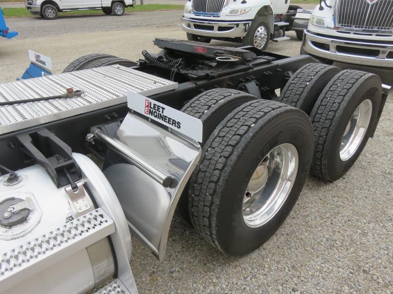 2013 Peterbilt 386 Daycab