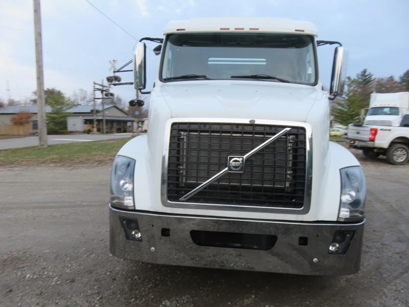 2013 Volvo VNL64T300 Roll-Off