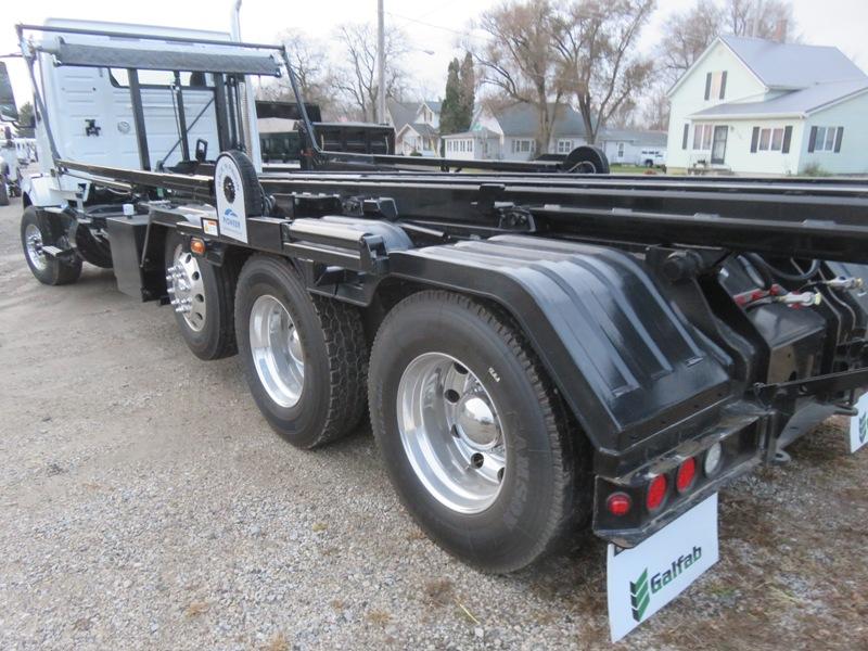 2013 Volvo VNL64T300 Roll-Off