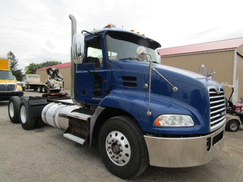 2013 Mack CXU613 Daycab