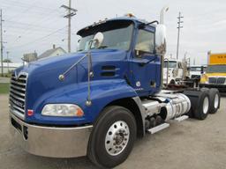 2013 Mack CXU613 Daycab