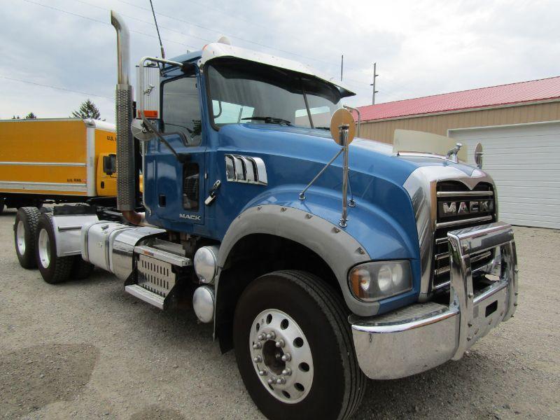 2015 Mack GU713 Daycab