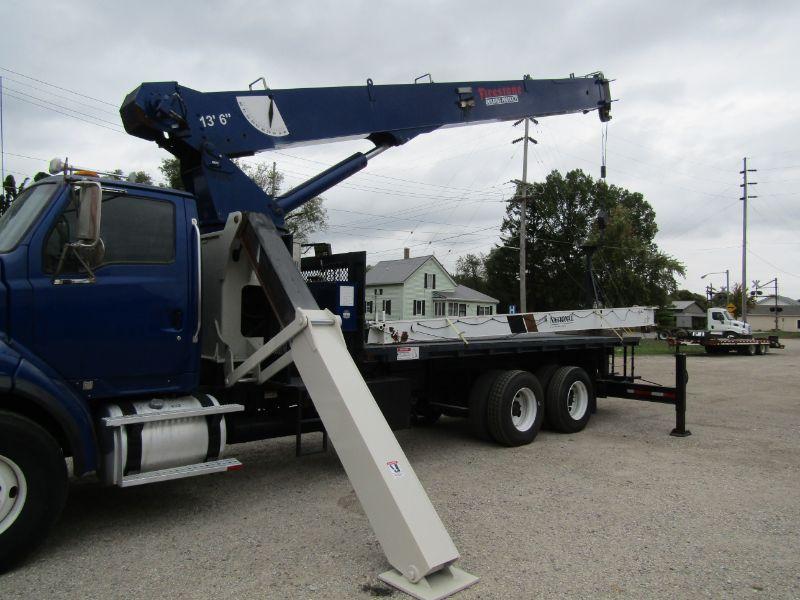 2009 Sterling LT9500 Crane