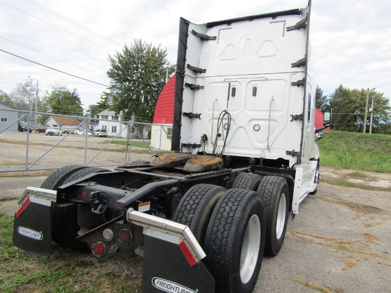 2019 Freightliner Cascadia Sleeper