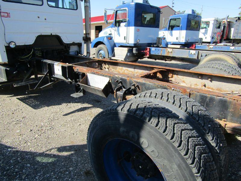 2000 Freightliner FL70 Cab & Chassis