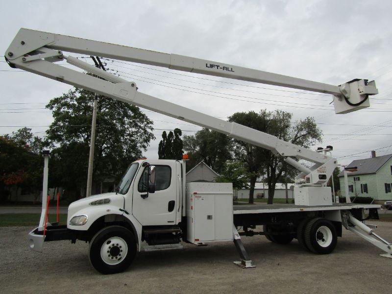 2007 Freightliner M2106 Bucket Truck