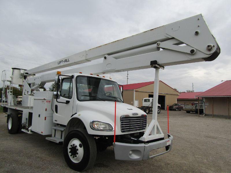 2007 Freightliner M2106 Bucket Truck