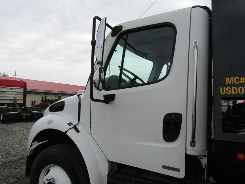 2003 Freightliner M2106 Roll Off