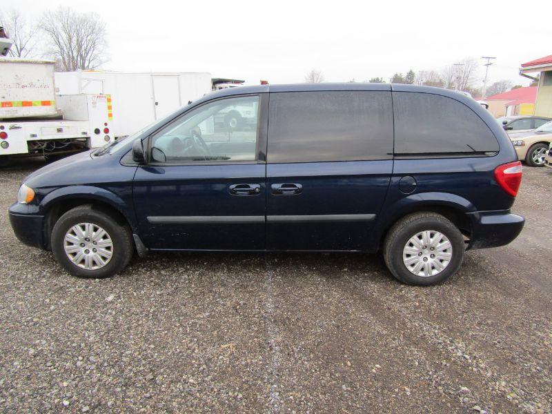 2005 Chrysler Town & Country Minivan