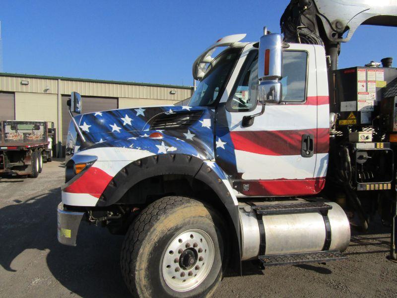 2012 International 7600 Flatbed w/ Crane