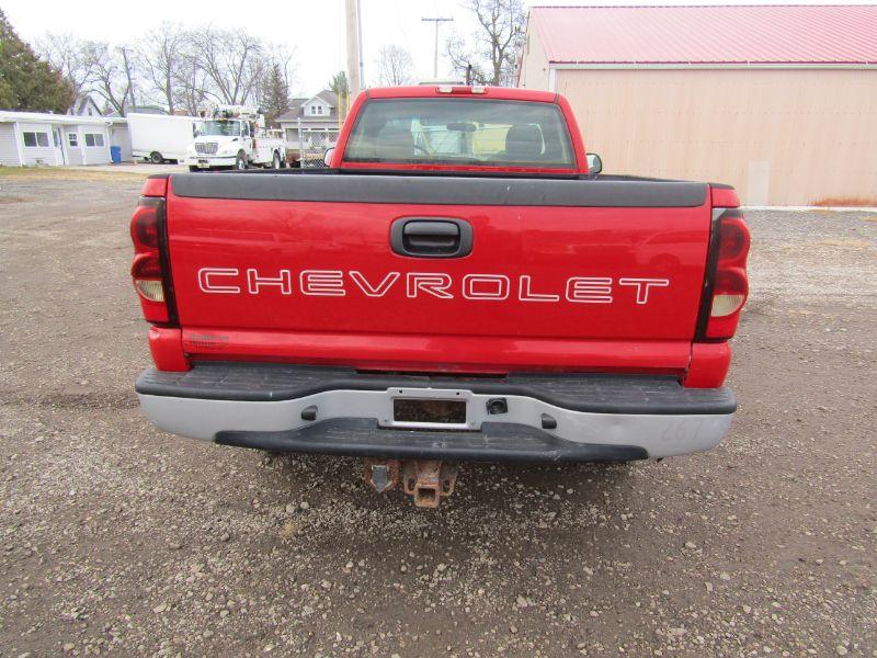 2005 Chevy 2500HD Pickup Truck