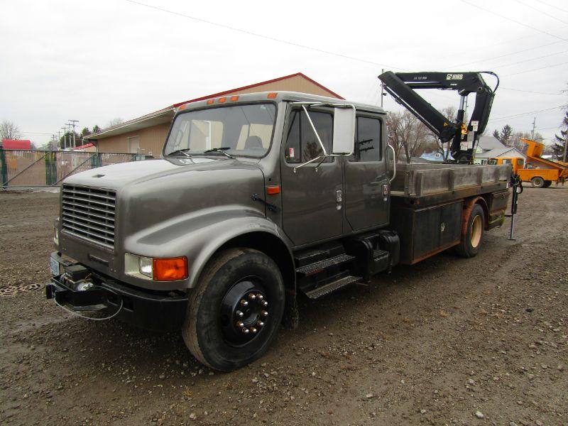 1994 International 4900 Utility w/ Knuckle Crane