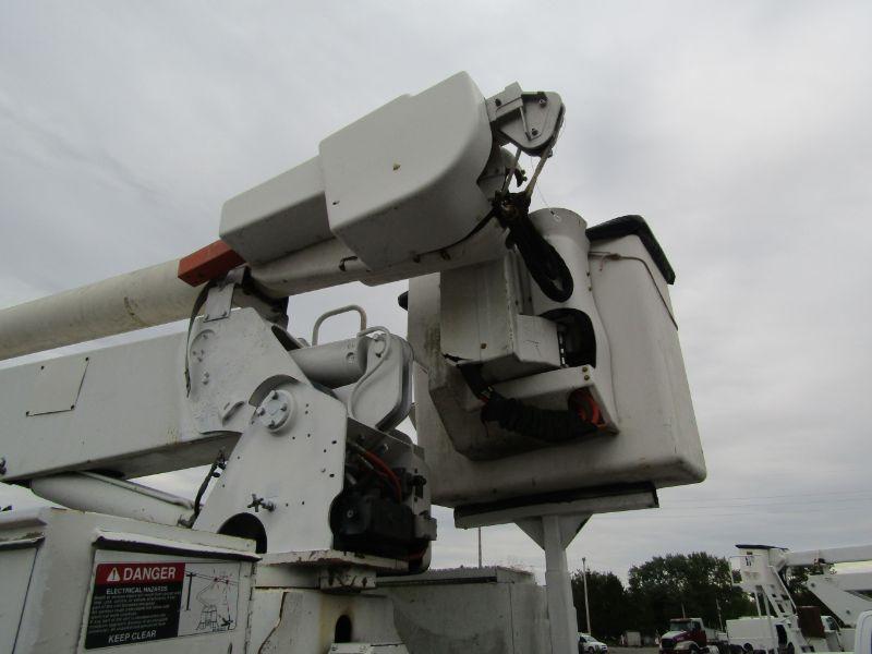 2006 International 7300 Bucket Truck