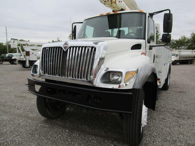 2006 International 7300 Bucket Truck