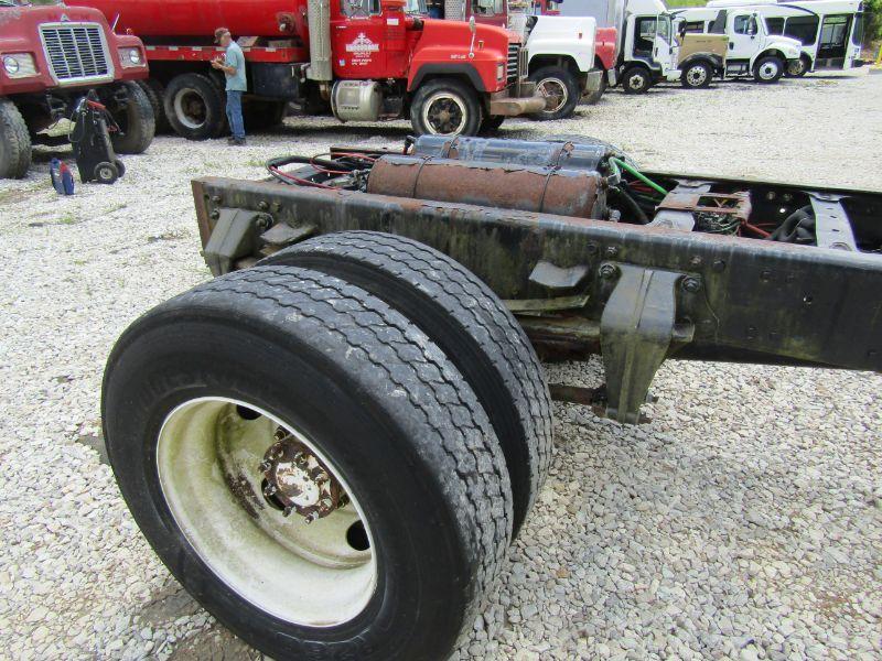 2007 Freightliner M2106 Cab & Chassis