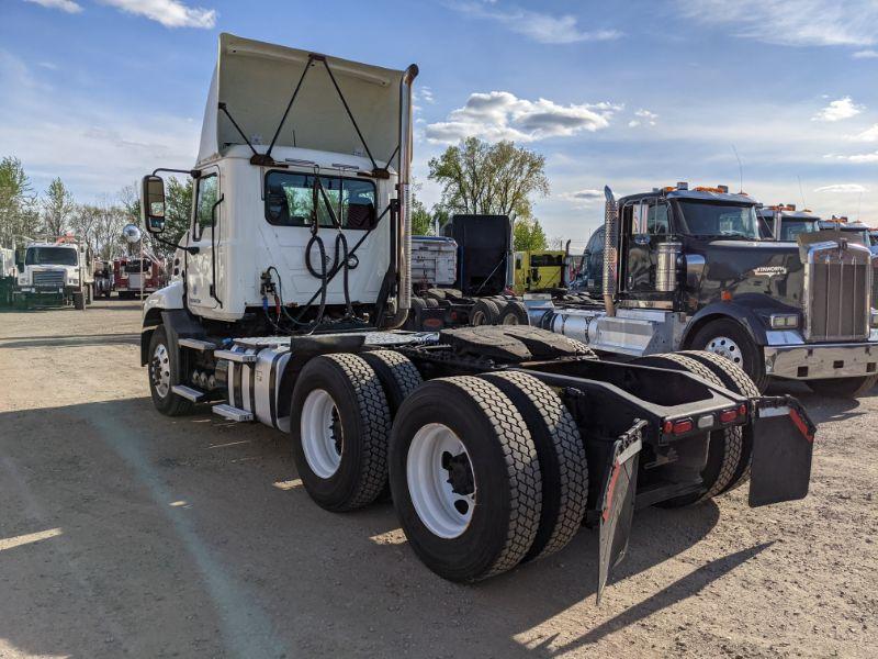 2014 Mack CXU613 Daycab