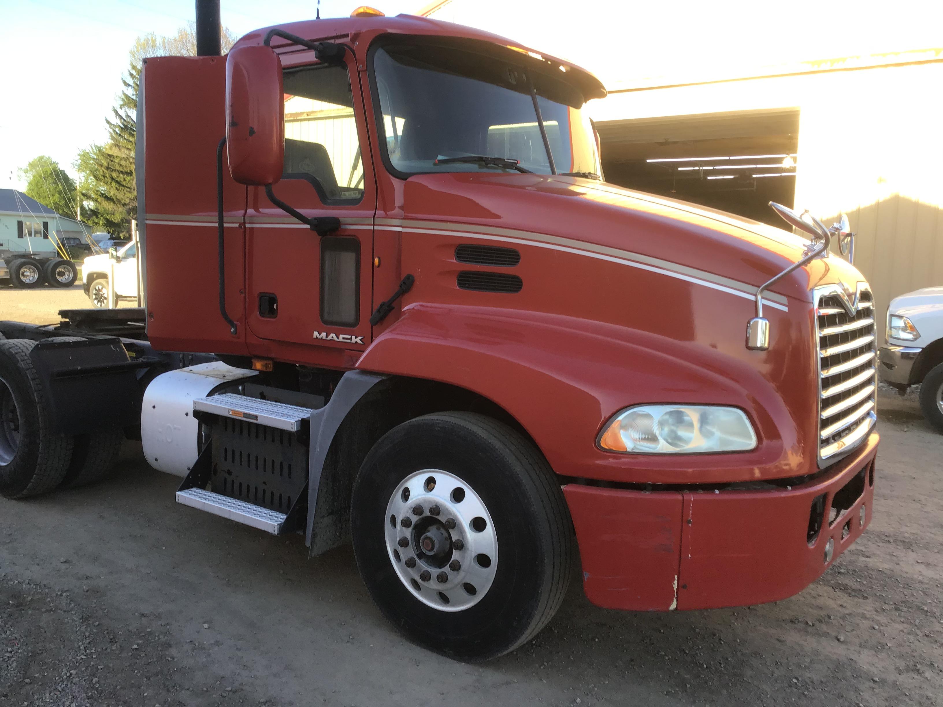 2012 Mack CXU613 Daycab