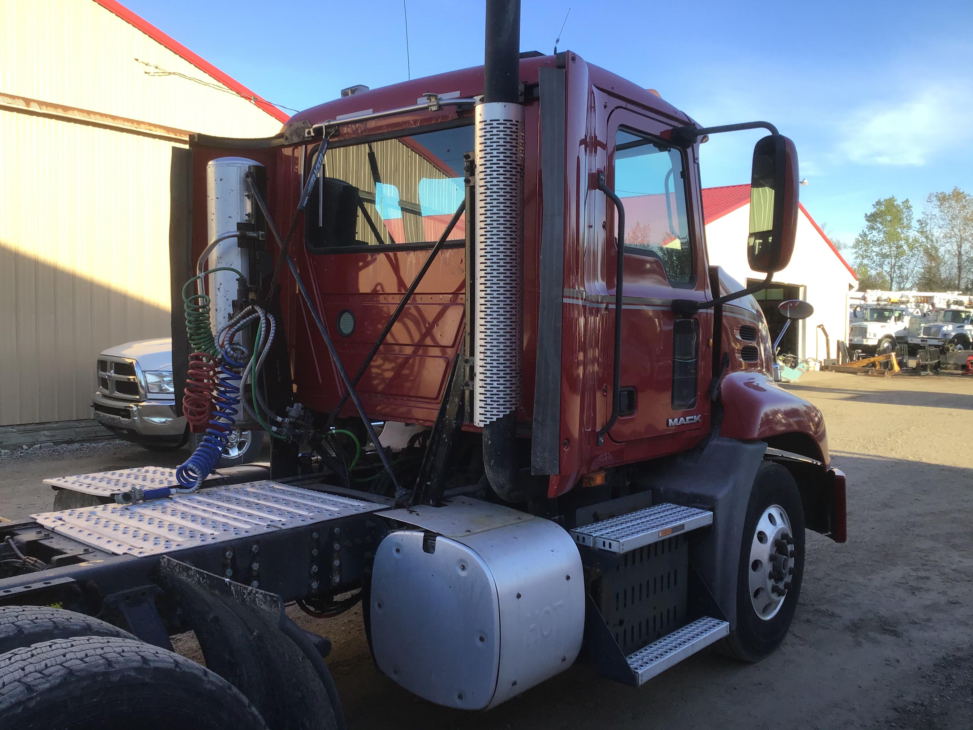 2012 Mack CXU613 Daycab