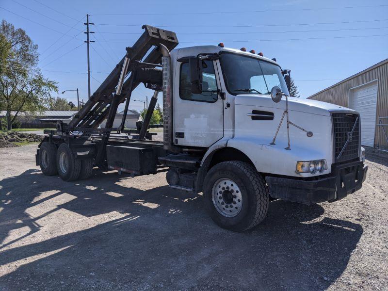 2006 Volvo VHD Roll Off