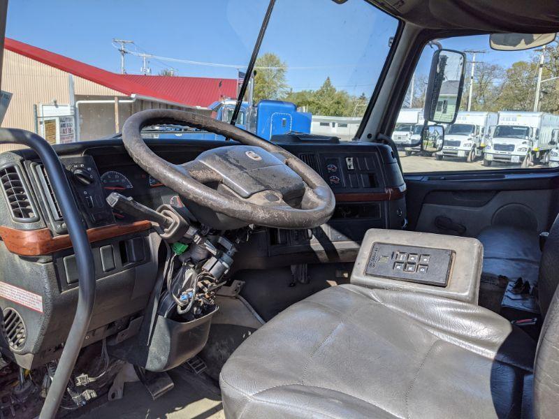 2006 Volvo VHD Roll Off