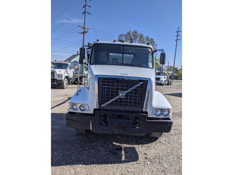 2006 Volvo VHD Roll Off