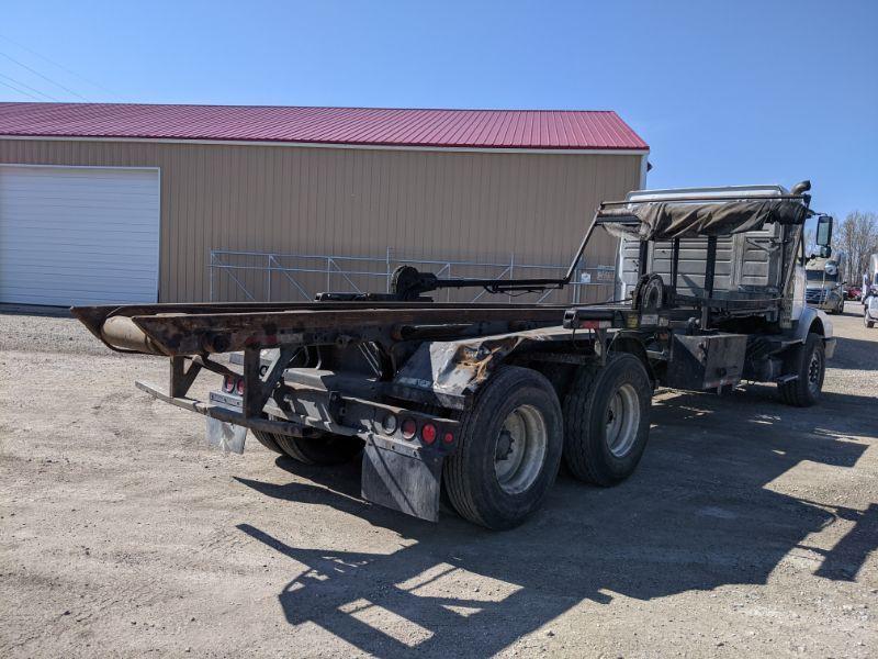 2006 Volvo VHD Roll Off