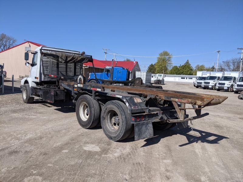 2006 Volvo VHD Roll Off