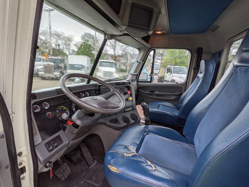 2003 Freightliner CL120 Daycab