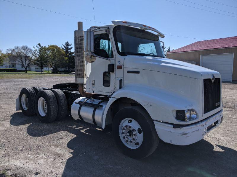 2000 International 9100i Day Cab