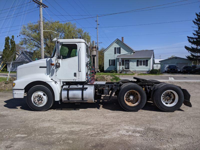 2000 International 9100i Day Cab