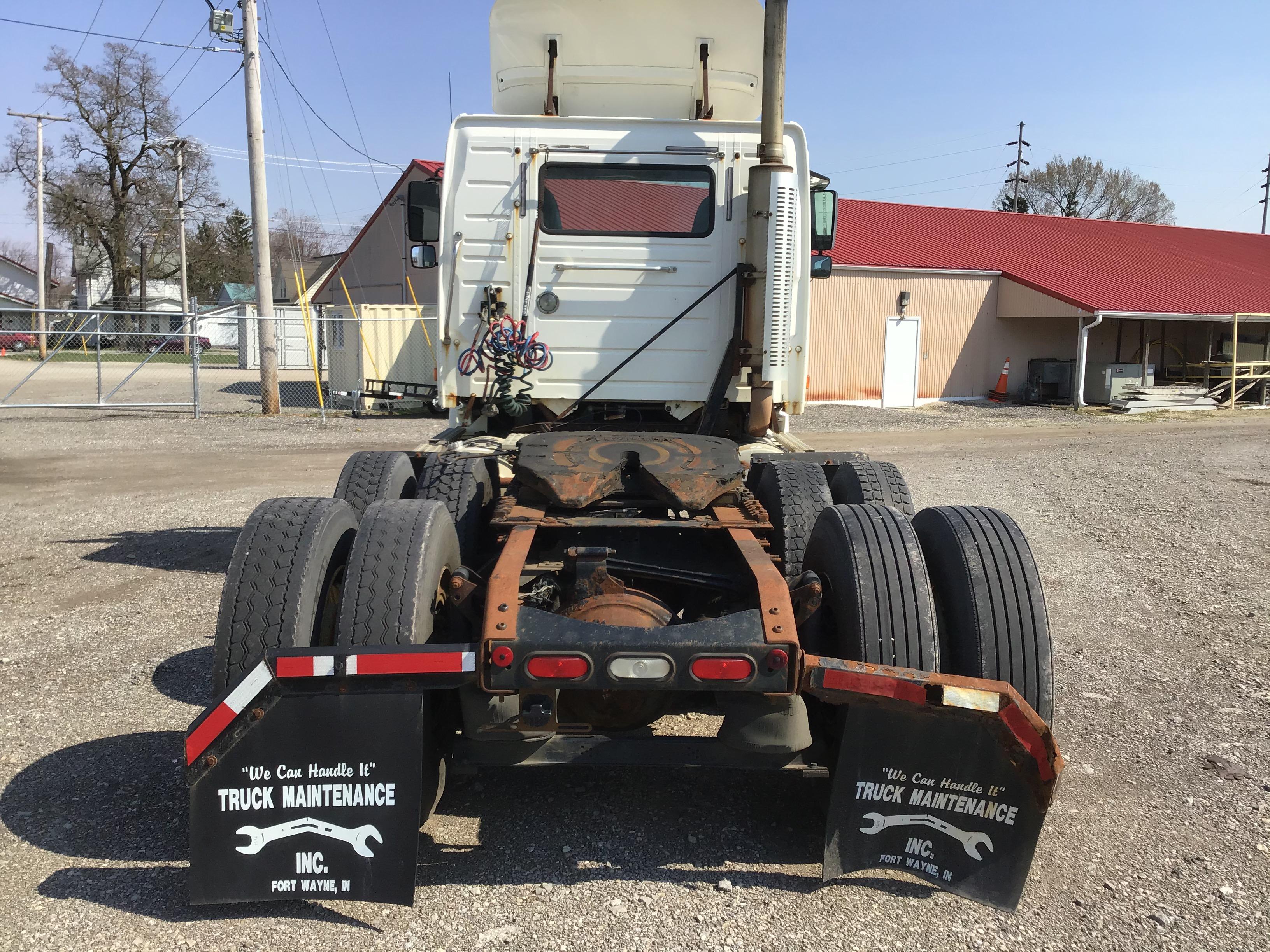 2006 Volvo VNM Daycab