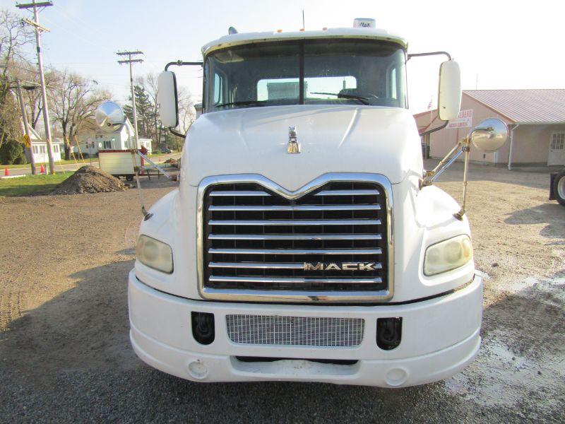 2010 Mack CXU613 Daycab