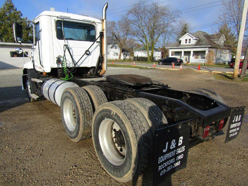 2010 Mack CXU613 Daycab