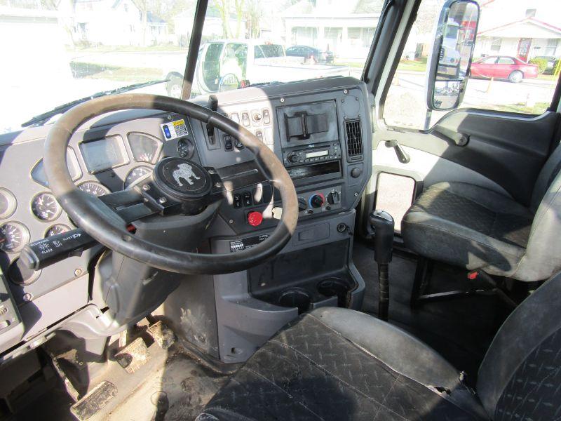 2010 Mack CXU613 Daycab