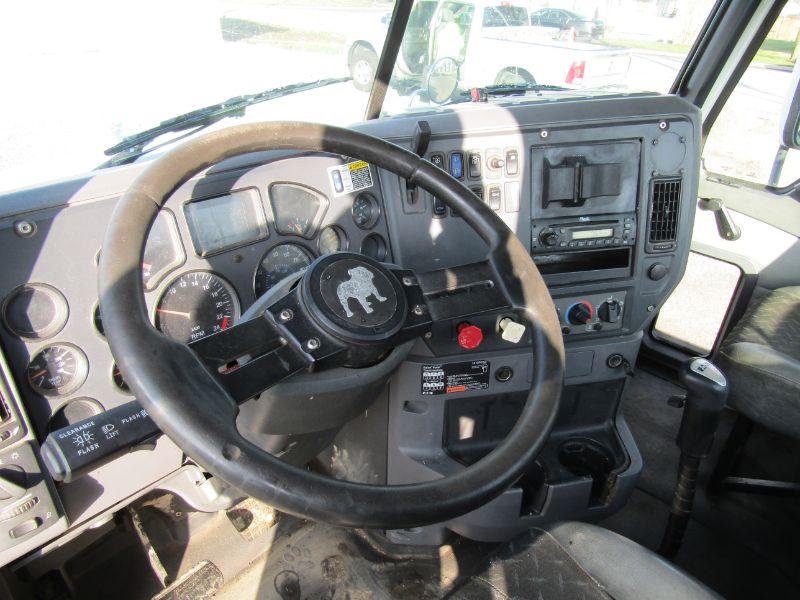 2010 Mack CXU613 Daycab