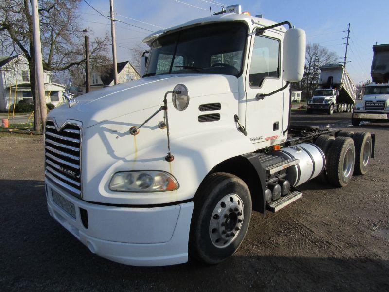 2010 Mack CXU613 Daycab