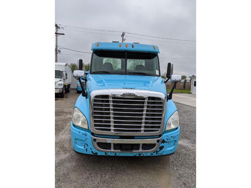 2014 Freightliner CA125 Daycab