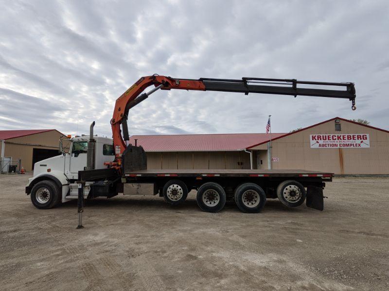 2007 Kenworth T800 Flatbed w/ Knuckle Crane