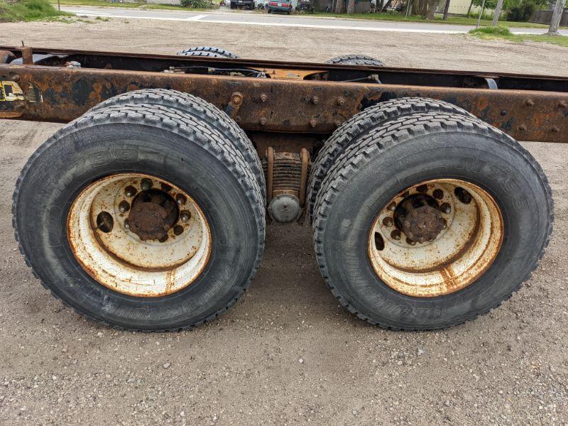 2002 Mack RD688S Cab & Chassis