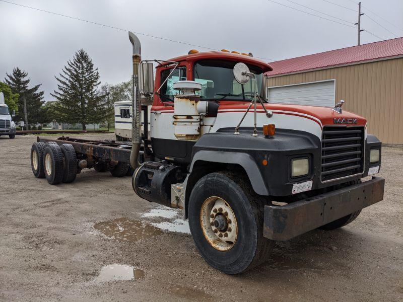 2002 Mack RD688S Cab & Chassis