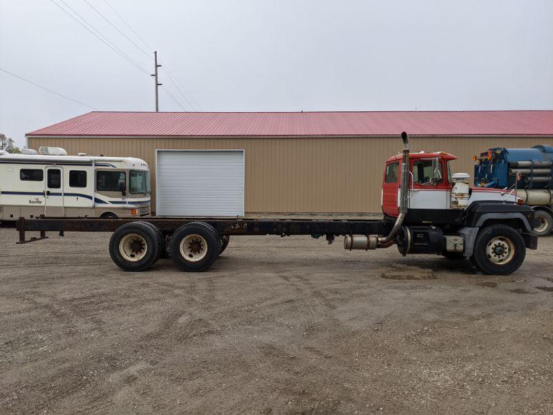 2002 Mack RD688S Cab & Chassis