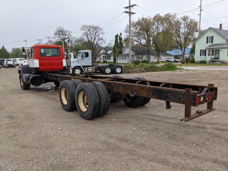 2002 Mack RD688S Cab & Chassis