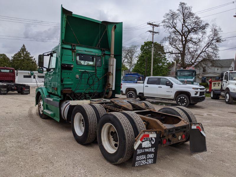 2005 Volvo VNL Daycab