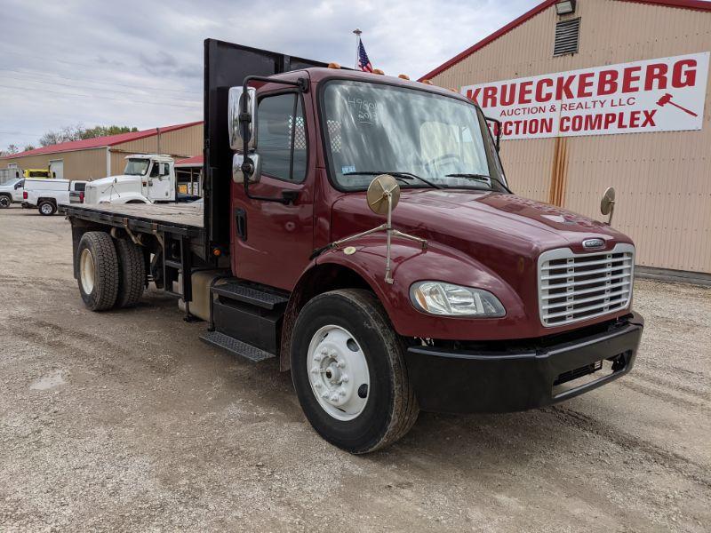 2013 Freightliner M2106 Flatbed